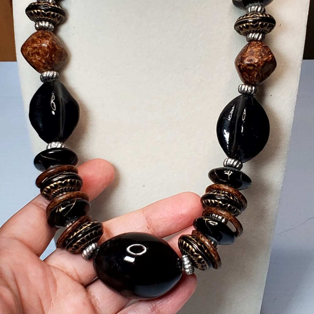 Chunky Large Black Beaded Necklace 14" Unsigned - Picture 2 of 4